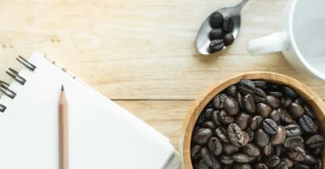 como manter o hábito diário do café e economizar
