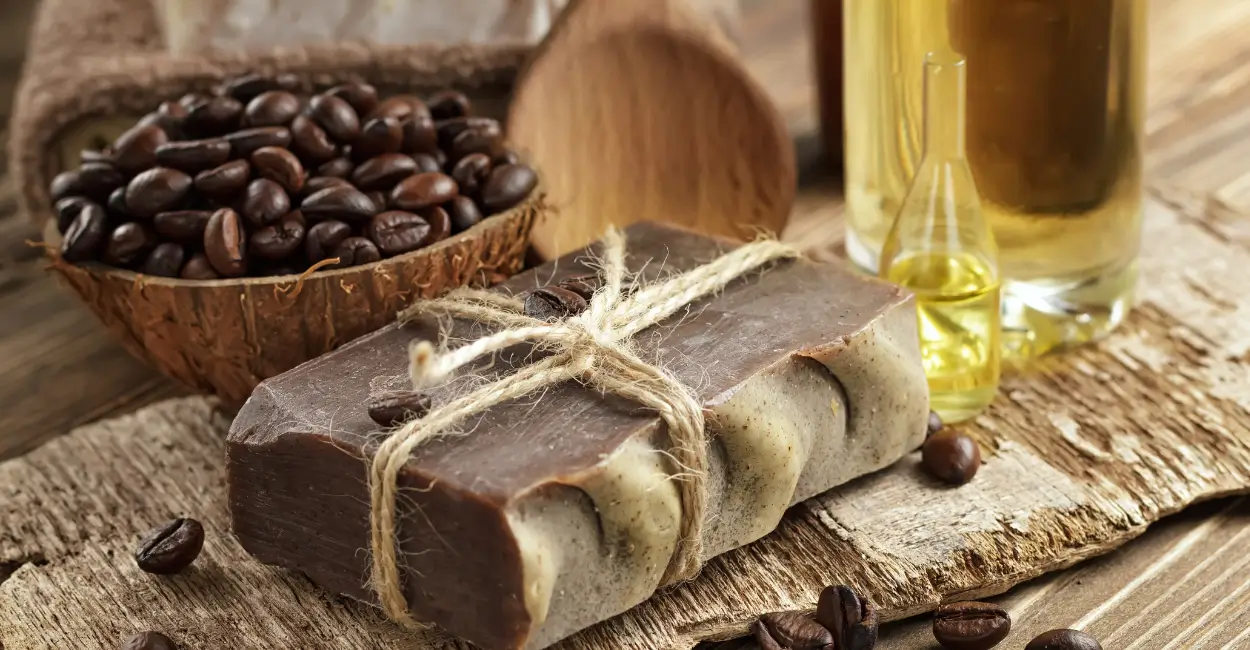 sabonete de borra de café esfoliante natural e sustentável